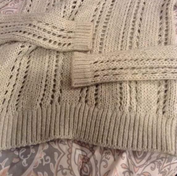 Abercrombie sweater - Picture 3 of 3